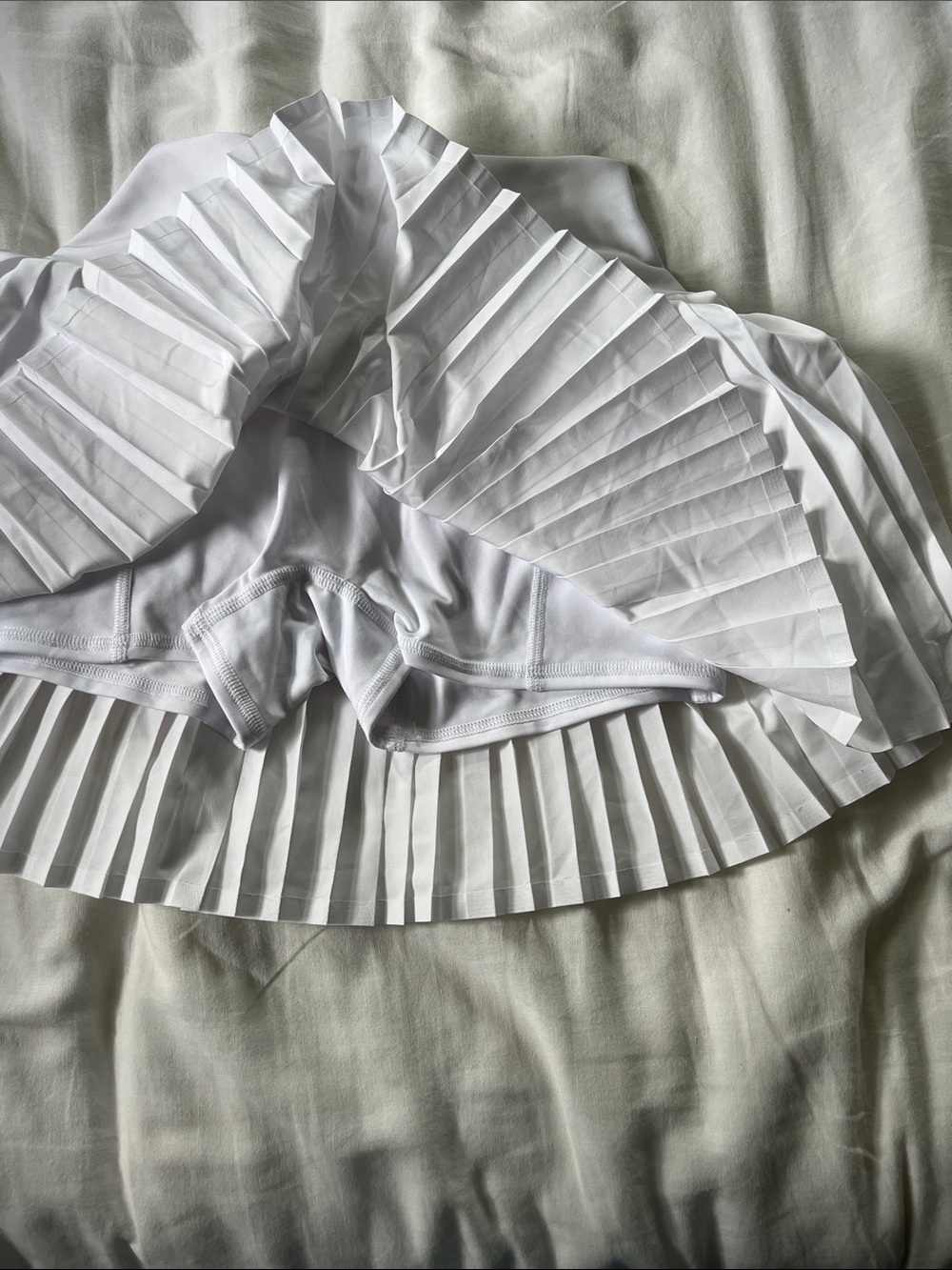 ALO Yoga White Pleated Tennis Skirt - Picture 4 of 4